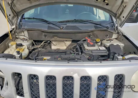 2013 Jeep Patriot Latitude z USA, uszkodzony, nr VIN 1C4NJPFA6DD251096